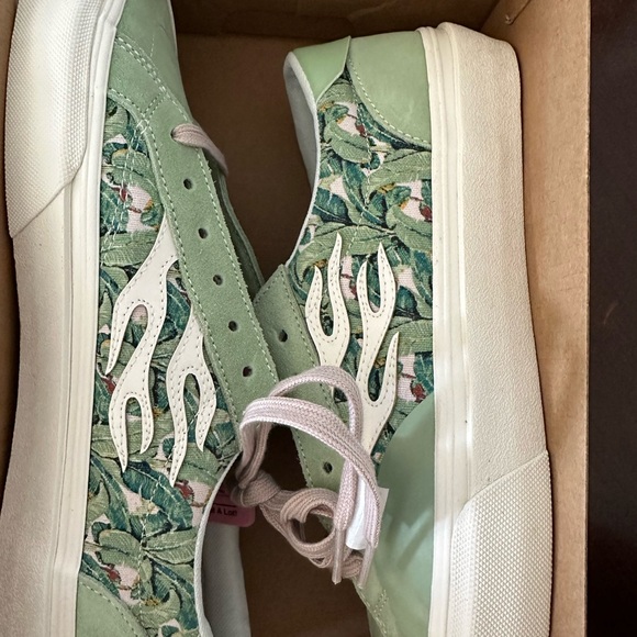 NIB Men’s Straye Sneakers. - Picture 4 of 7